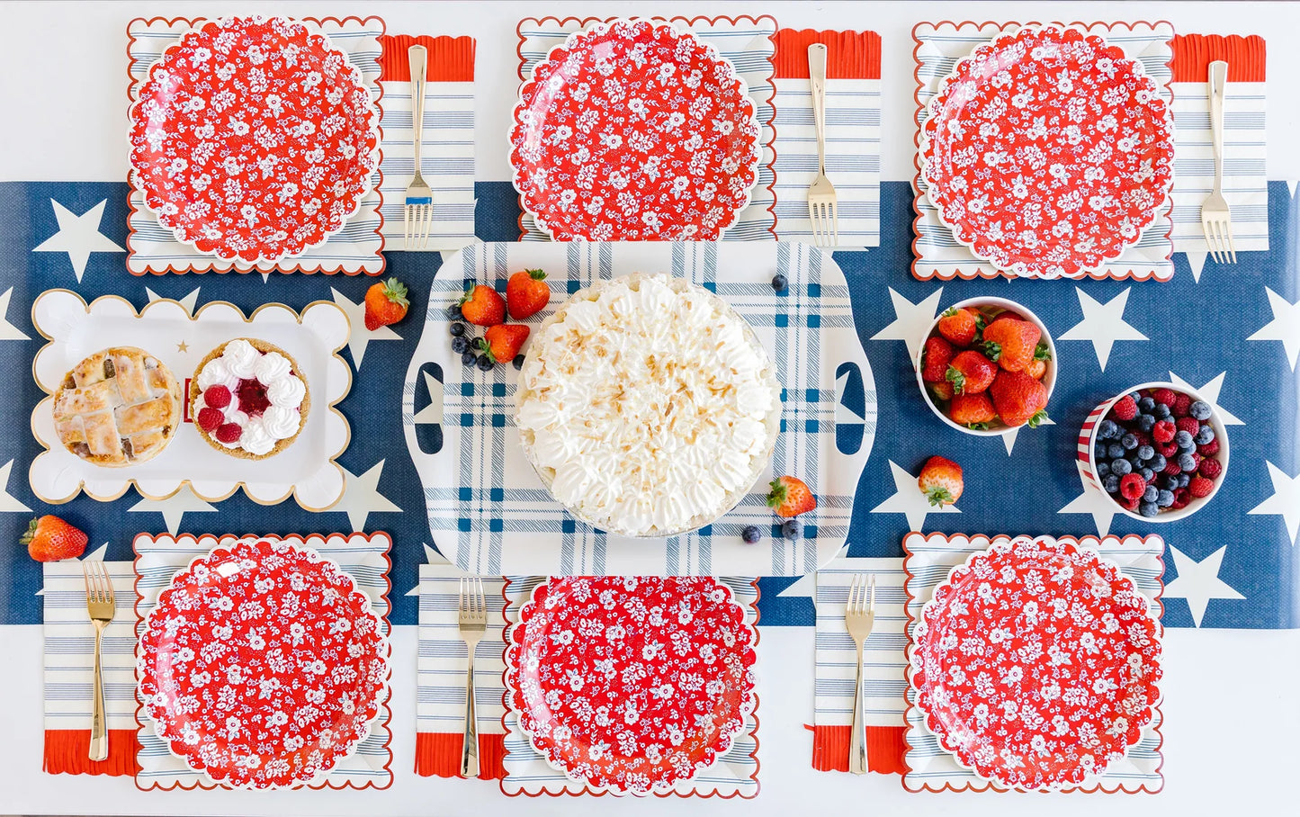 Hamptons Striped Scallop Plates (8 Count)
