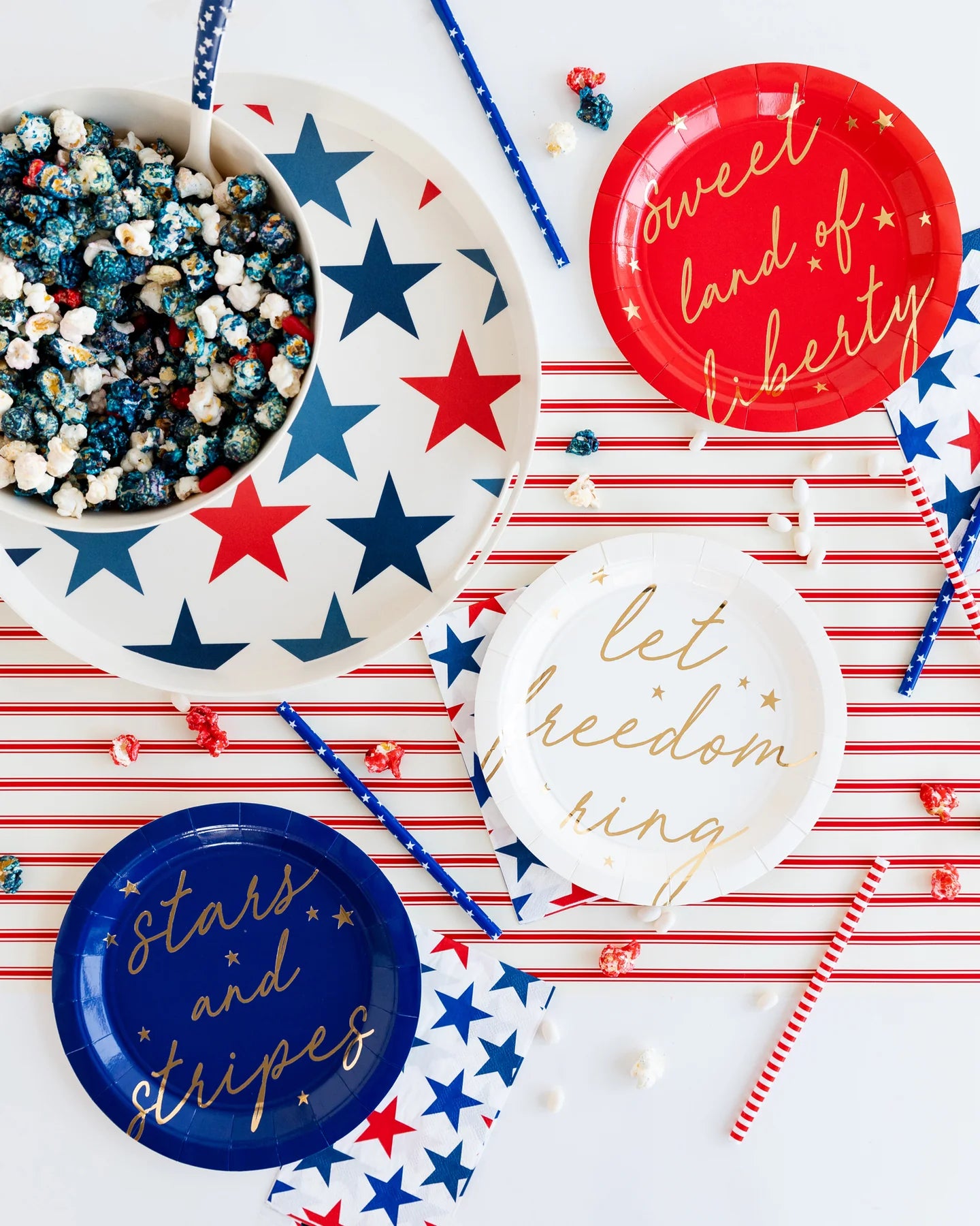 Americana Script Paper Plate Set (9 Count)