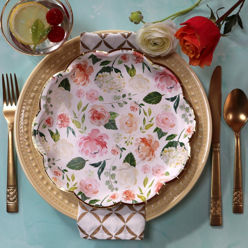 In Full Bloom Floral Large Paper Plates (16 pk)