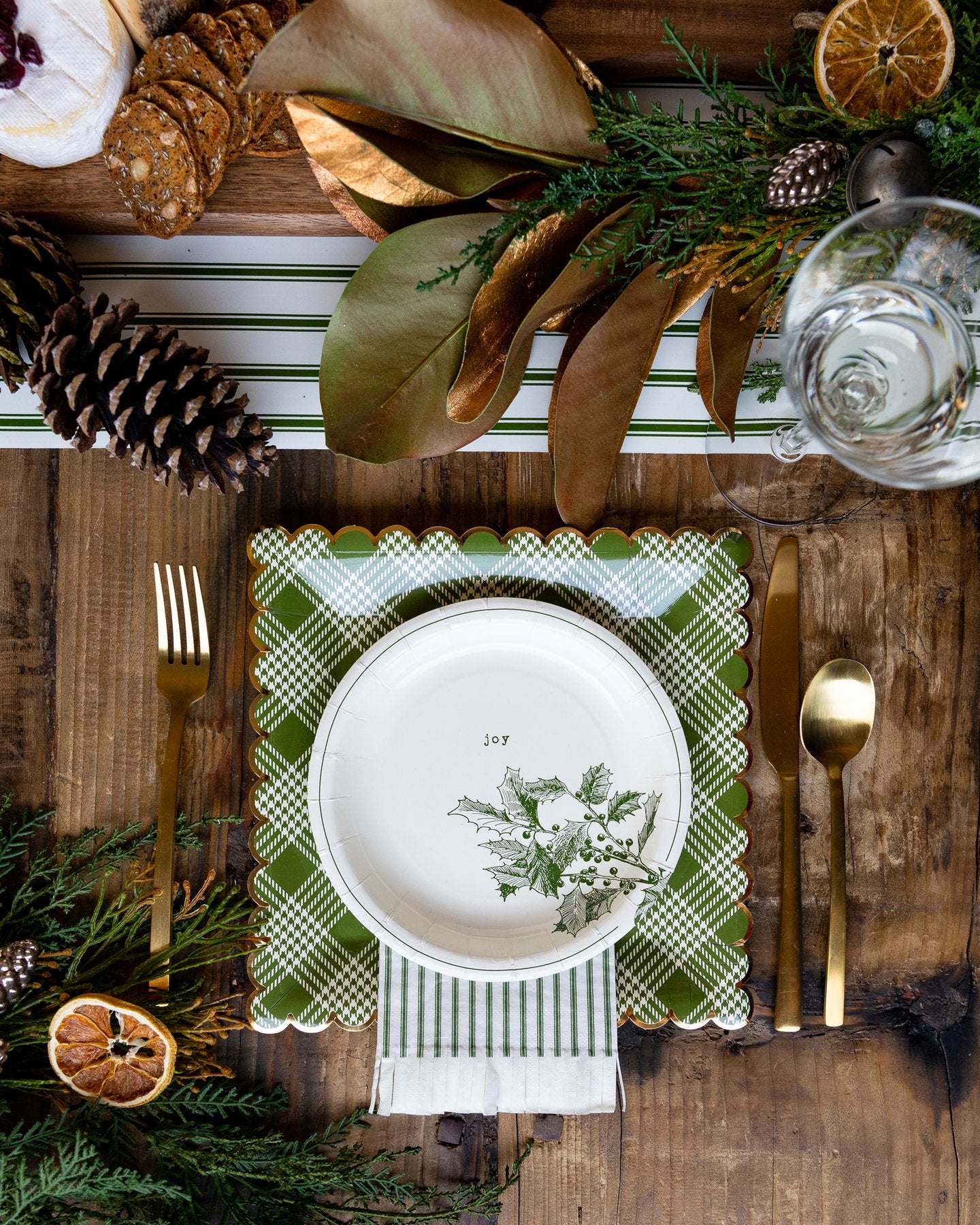 Classic Botanical Vignette Plate Set