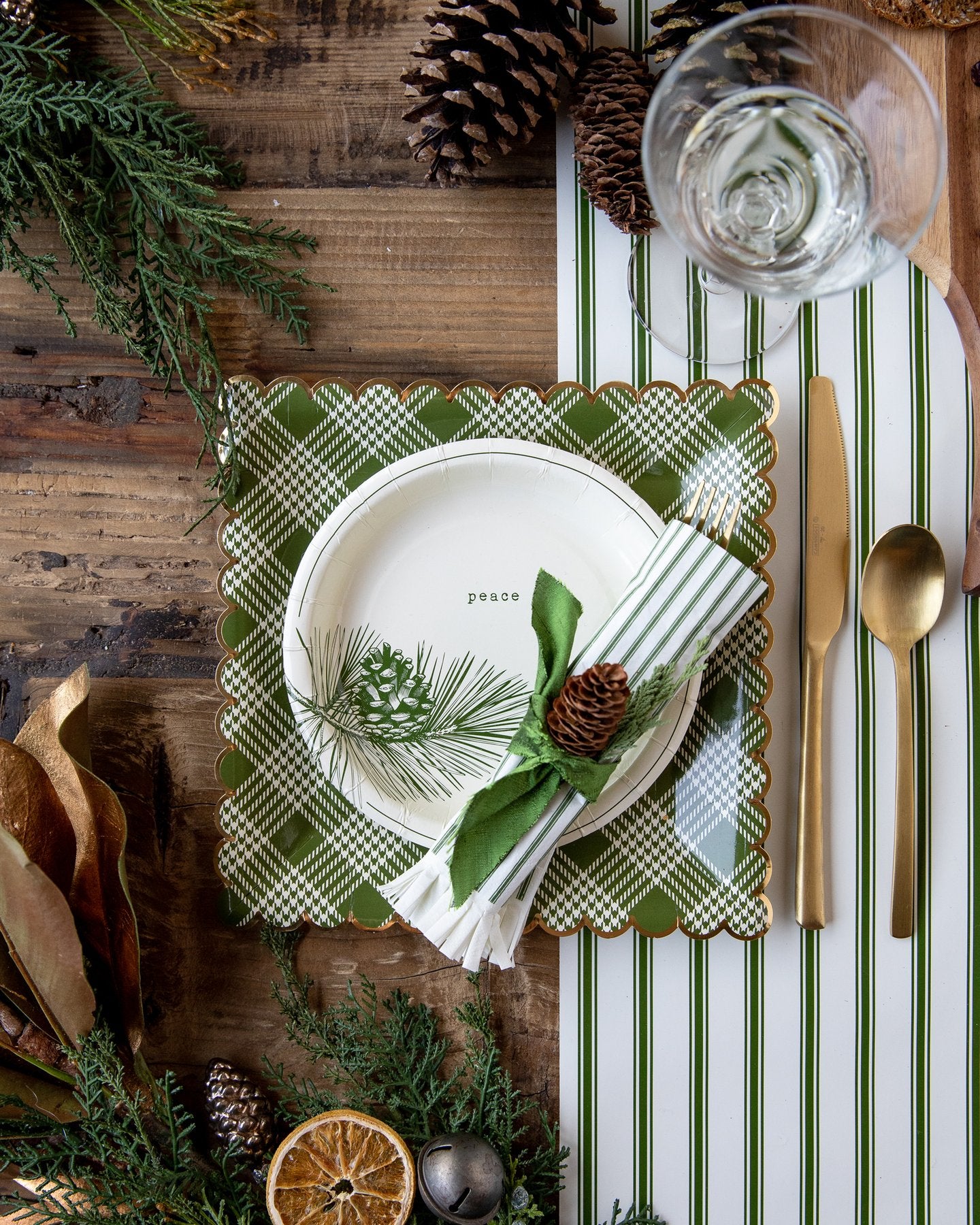 Classic Botanical Vignette Plate Set