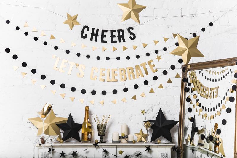 Gold Star Hanging Decorations (6 pk)