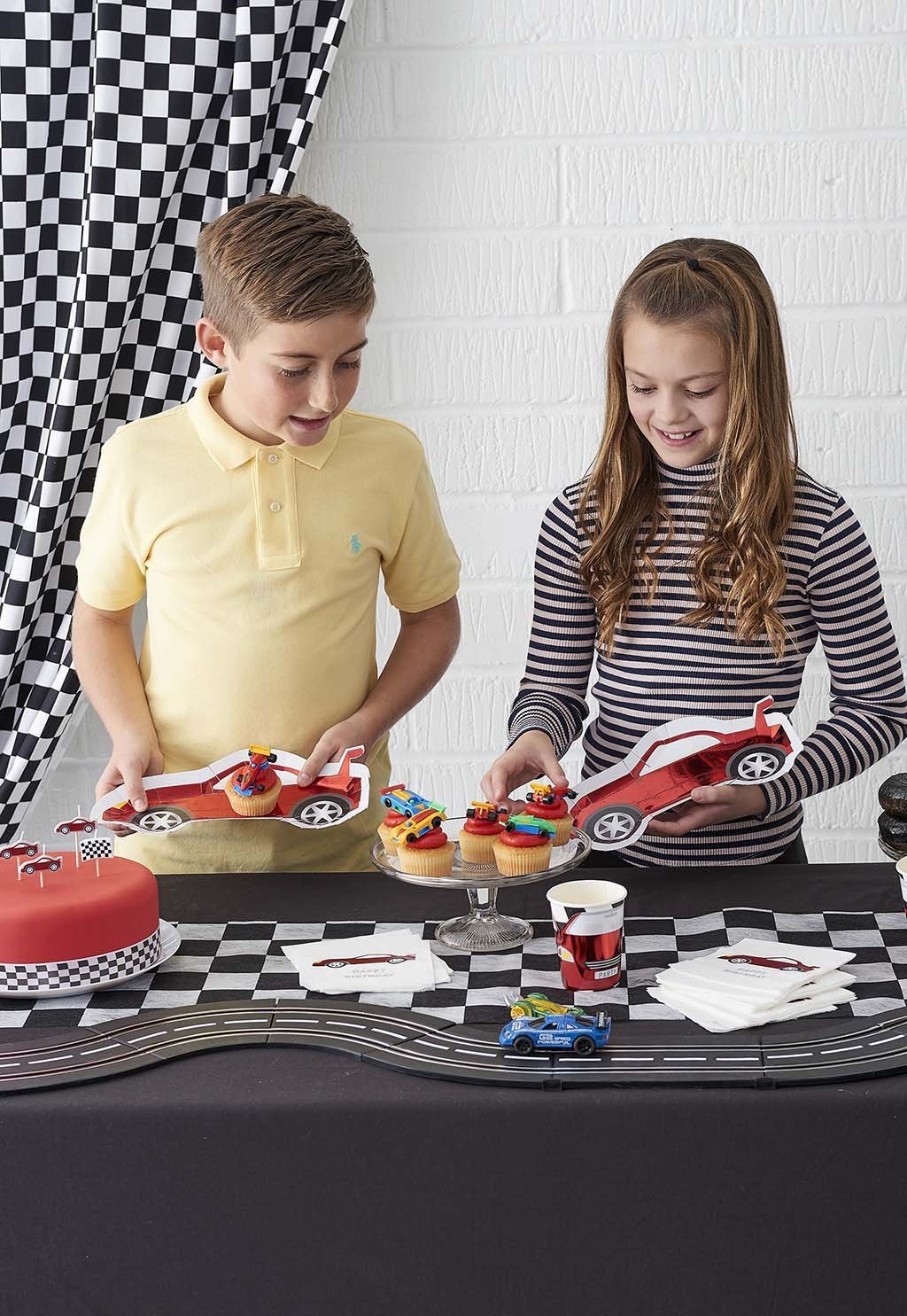 Party Racer Car Shaped Plates (8 pk)