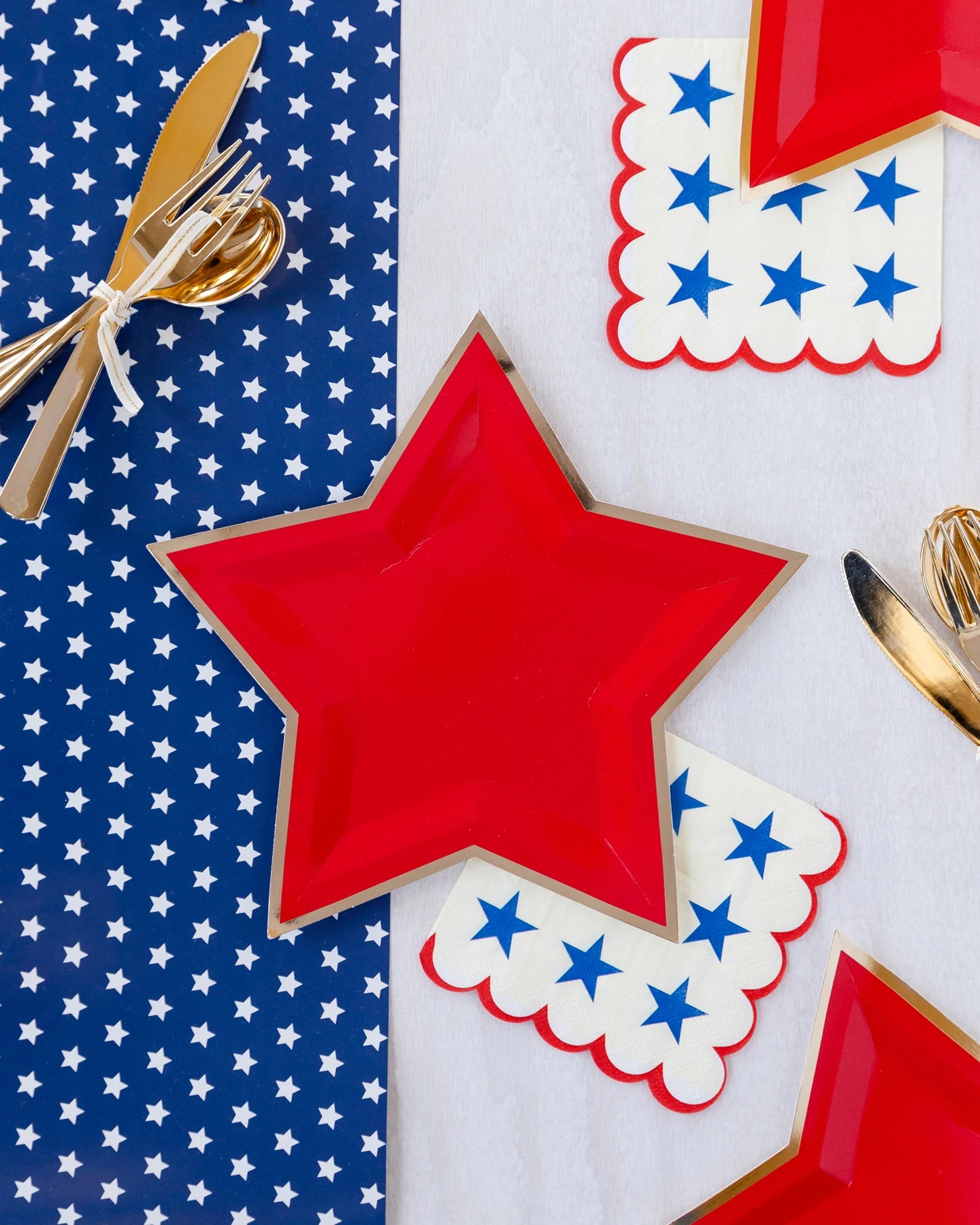 Red Star Shaped Plates (8 Pk)