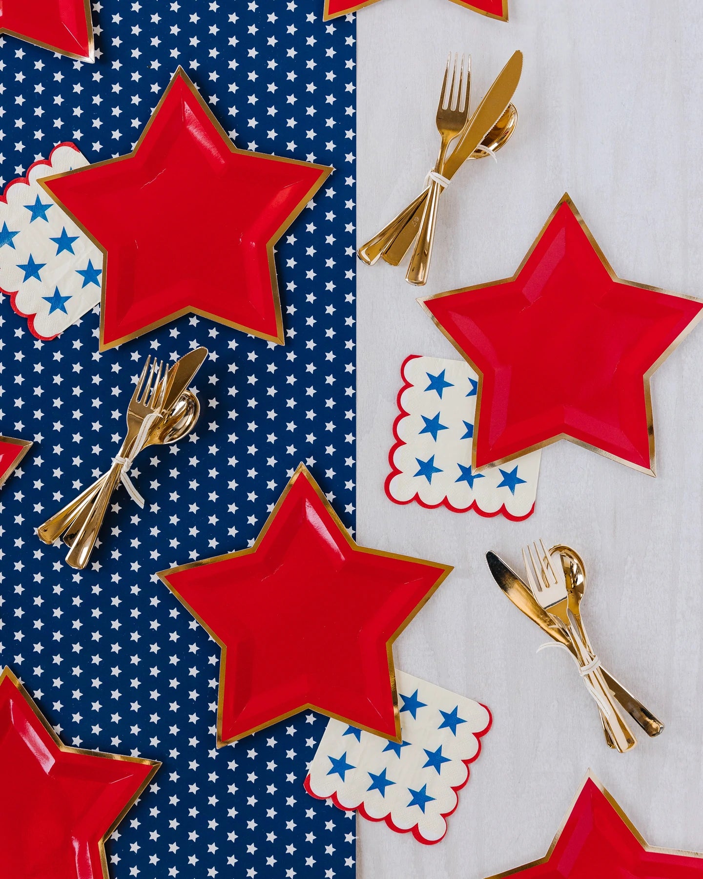 Red Star Shaped Plates (8 Pk)