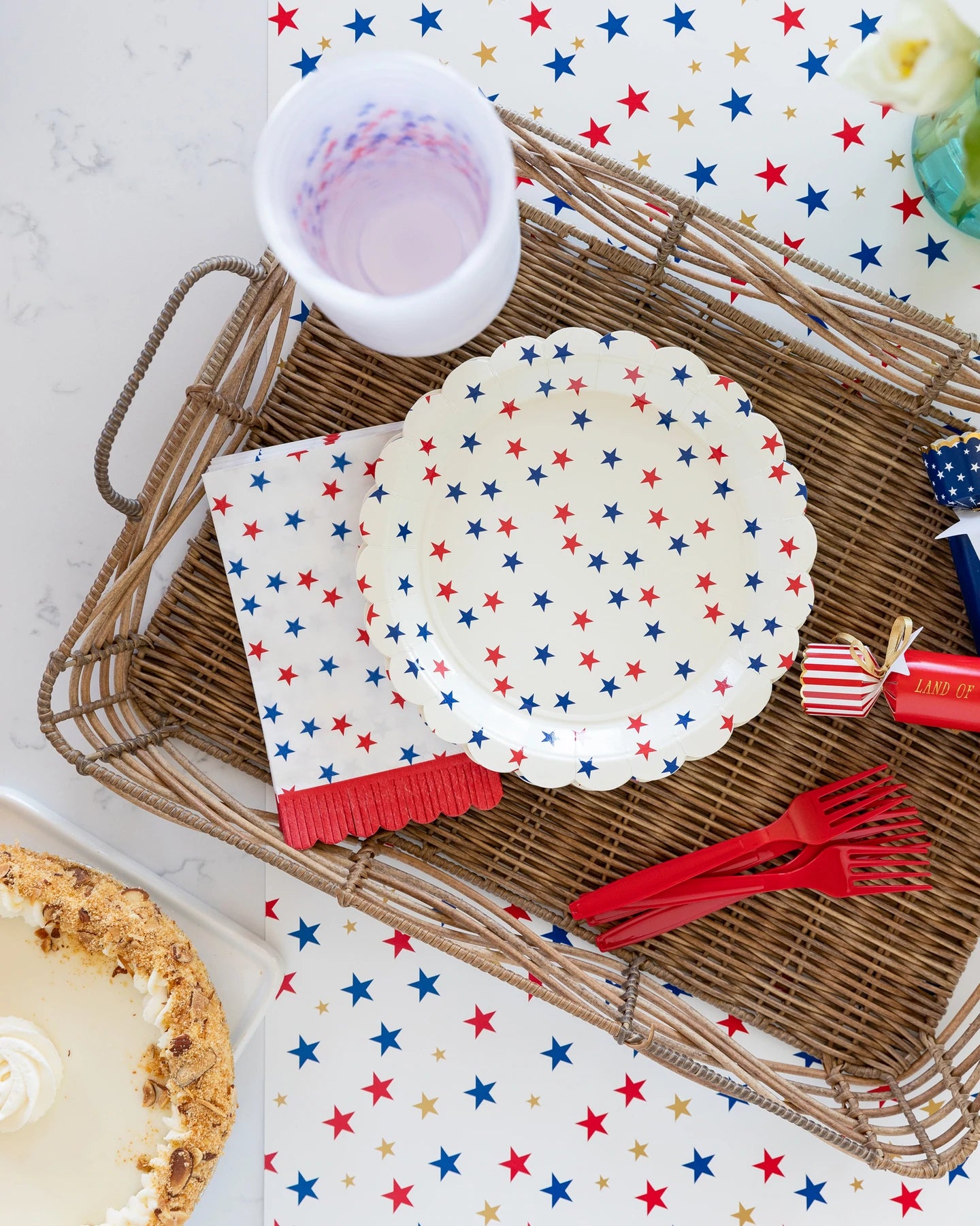 Stars Scallop Fringe Stars Paper Guest Towel Napkin (24 Count)