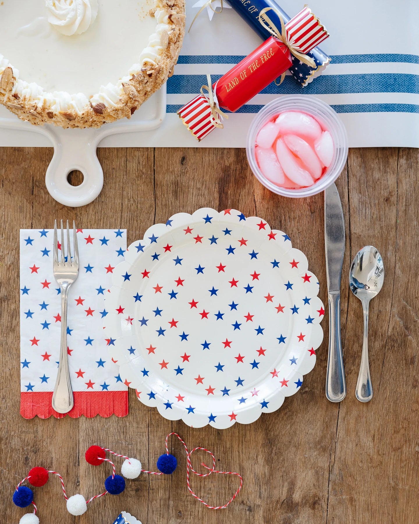 Stars Scallop Fringe Stars Paper Guest Towel Napkin (24 Count)