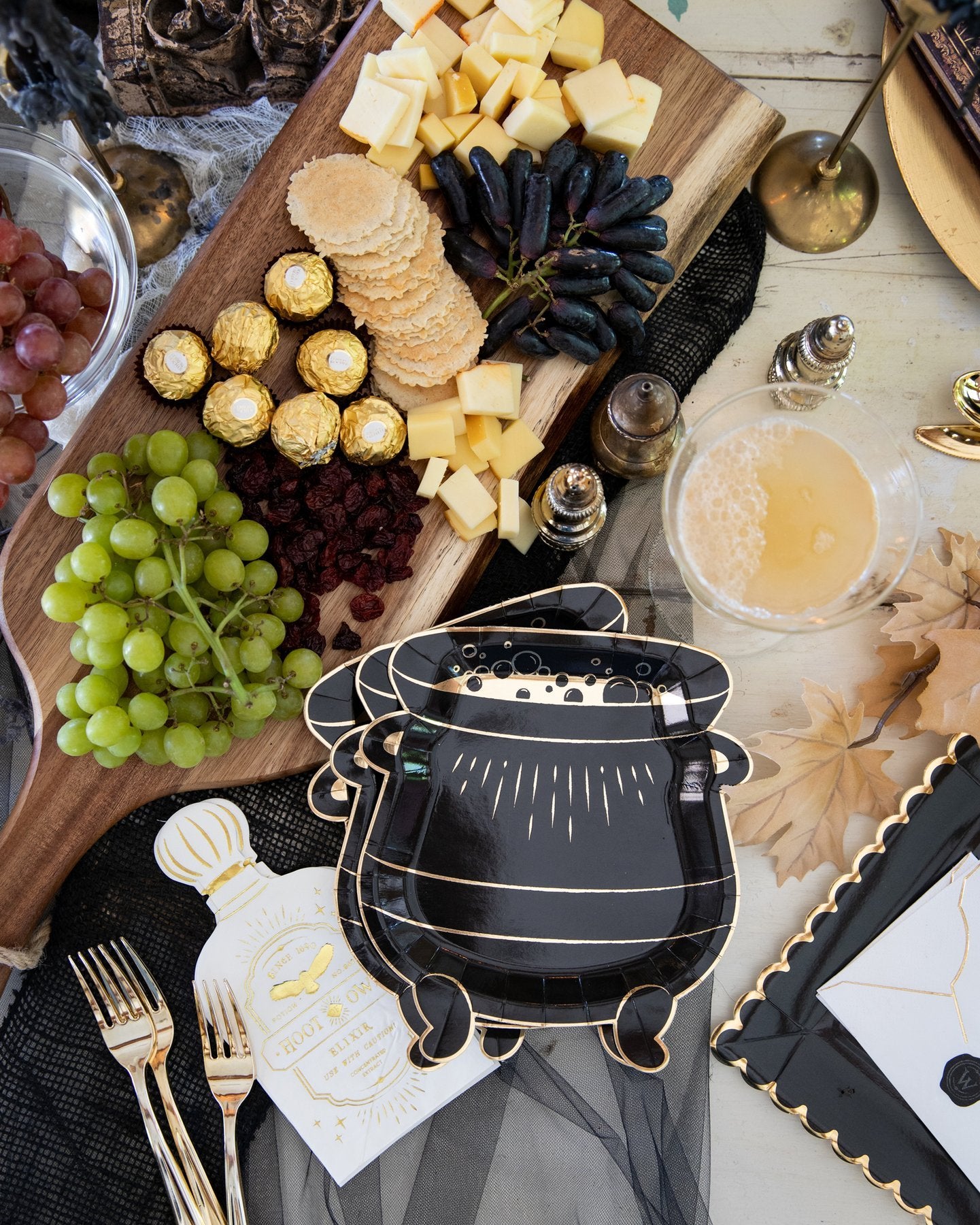Spellbound Cauldron Shaped Plate (8 ct)