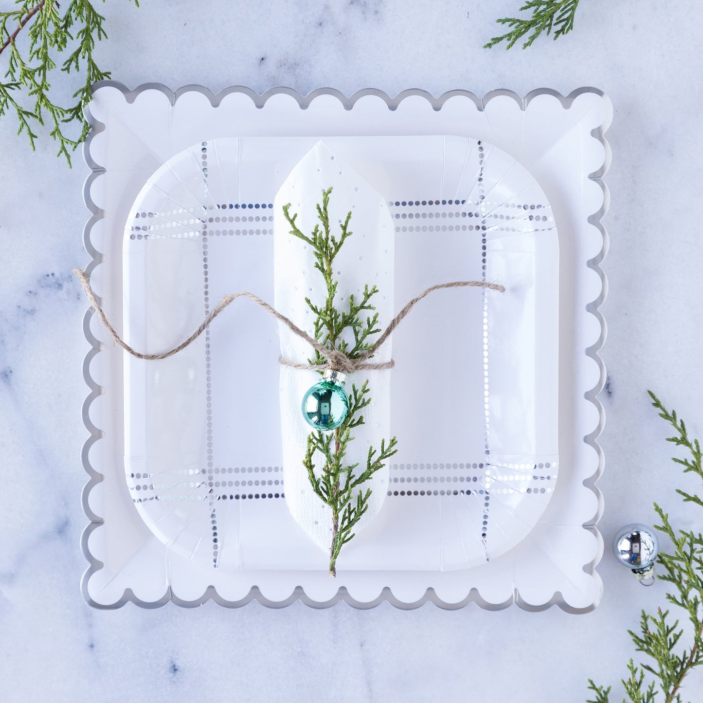 White and Silver Scalloped Plates (8 pk)