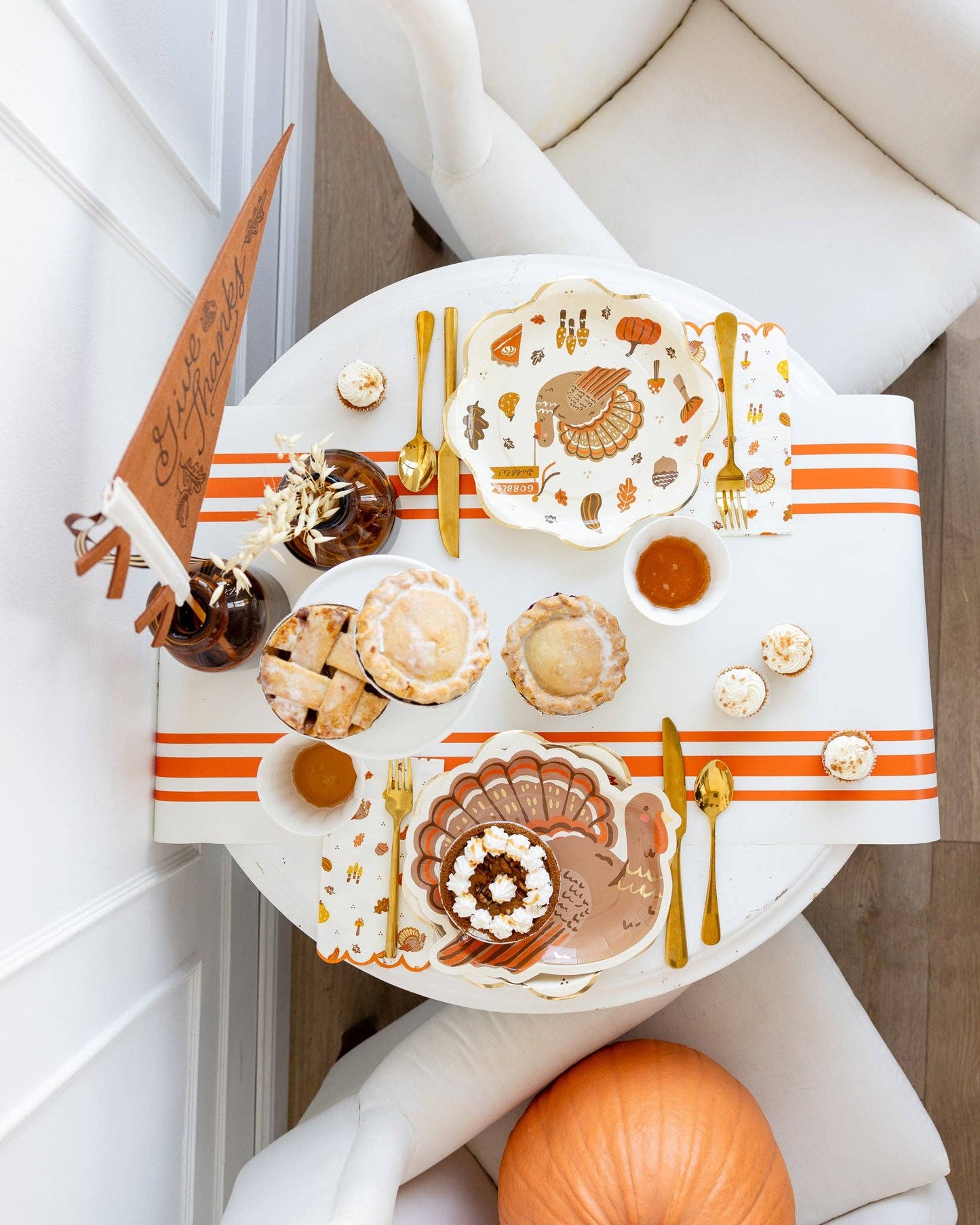 Turkey Shaped Plate (8 Count)