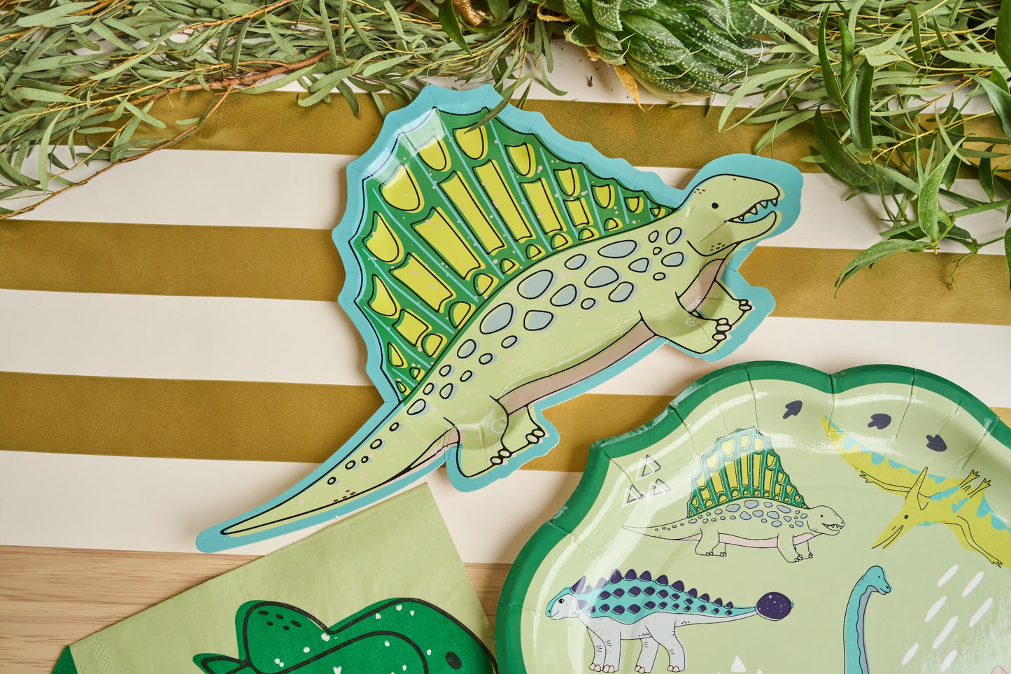 RAWR-some Dinosaur Shaped Plates (16 Count)