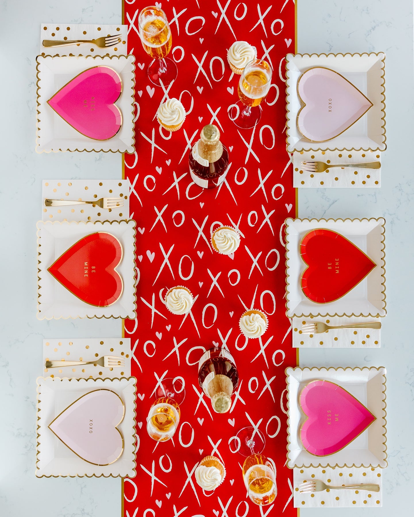 XOXO Paper Table Runner (1 Count)